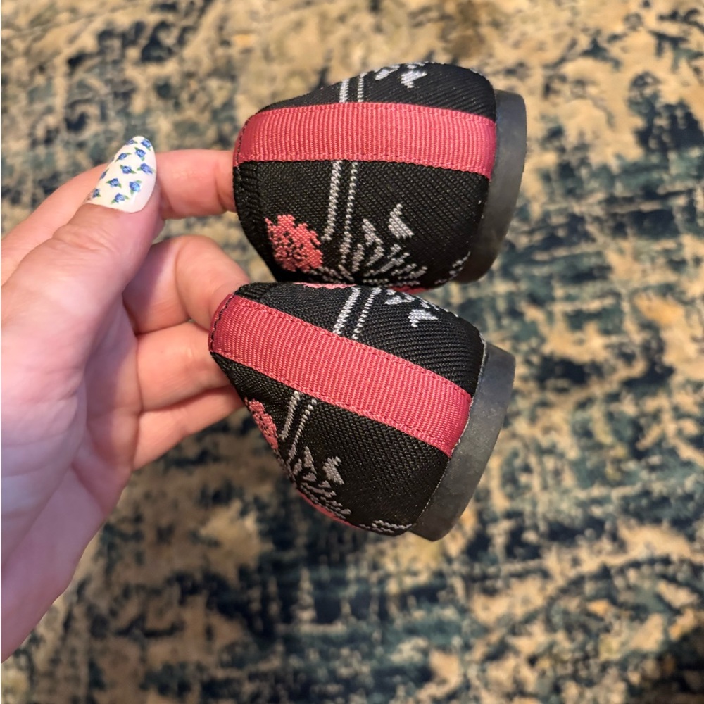 Serra Women's Floral Black and Pink Flats - Picture 6 of 6